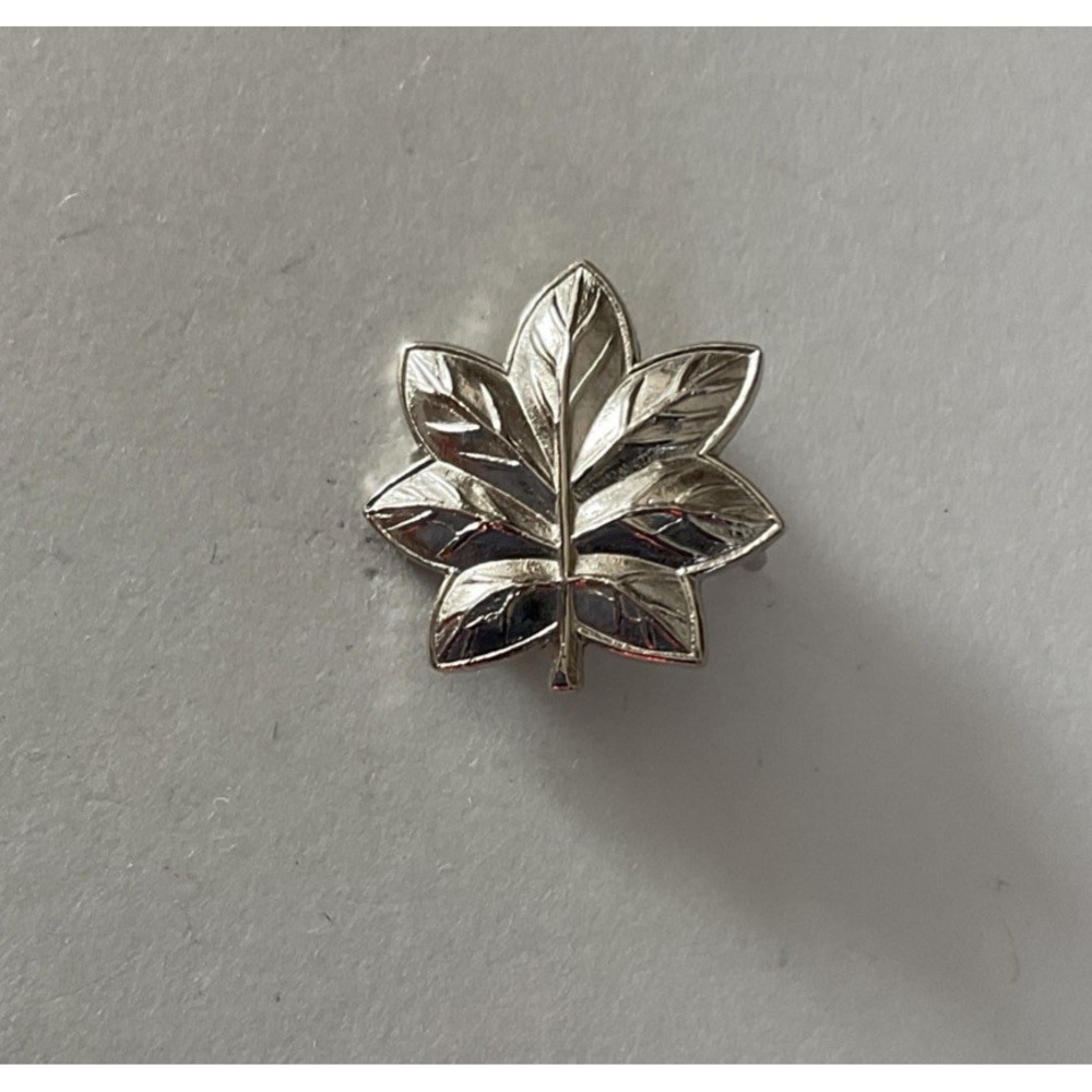 WWII US Army Military Insignia GEMSCO Sterling Silver Oak Leaf Pin SER 220
